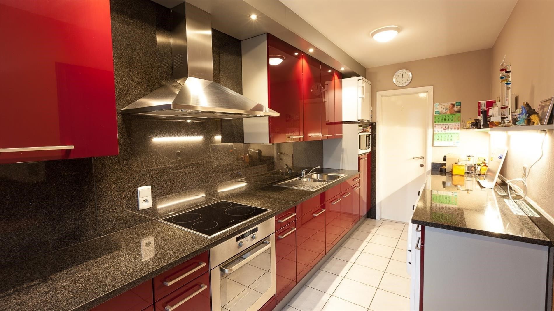 Ruim app. met 2 slpks, terras, optionele garage en kelder foto 4