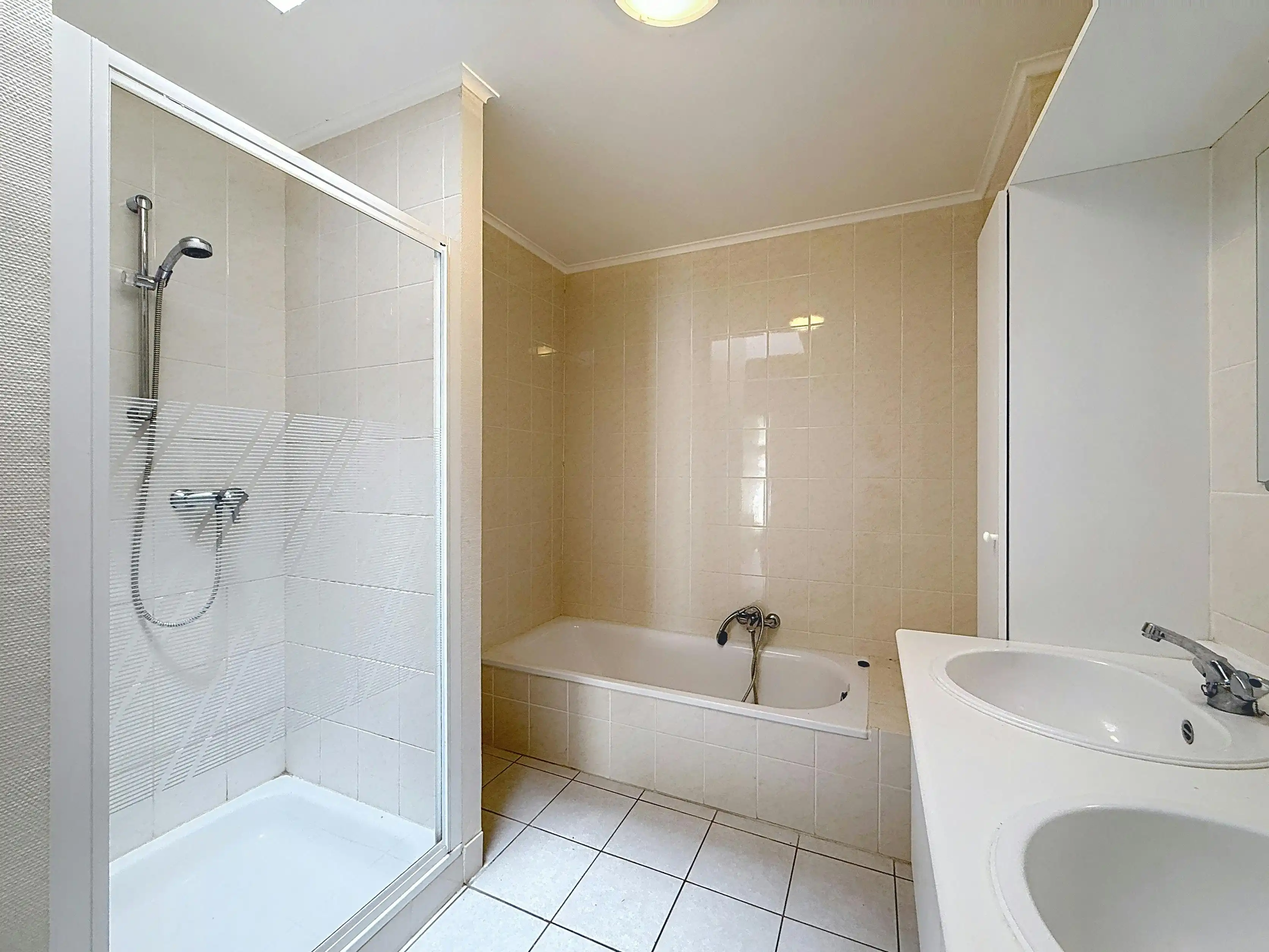 Gelijkvloers appartement met ruime garage in centrum Sint-Idesbald foto 10