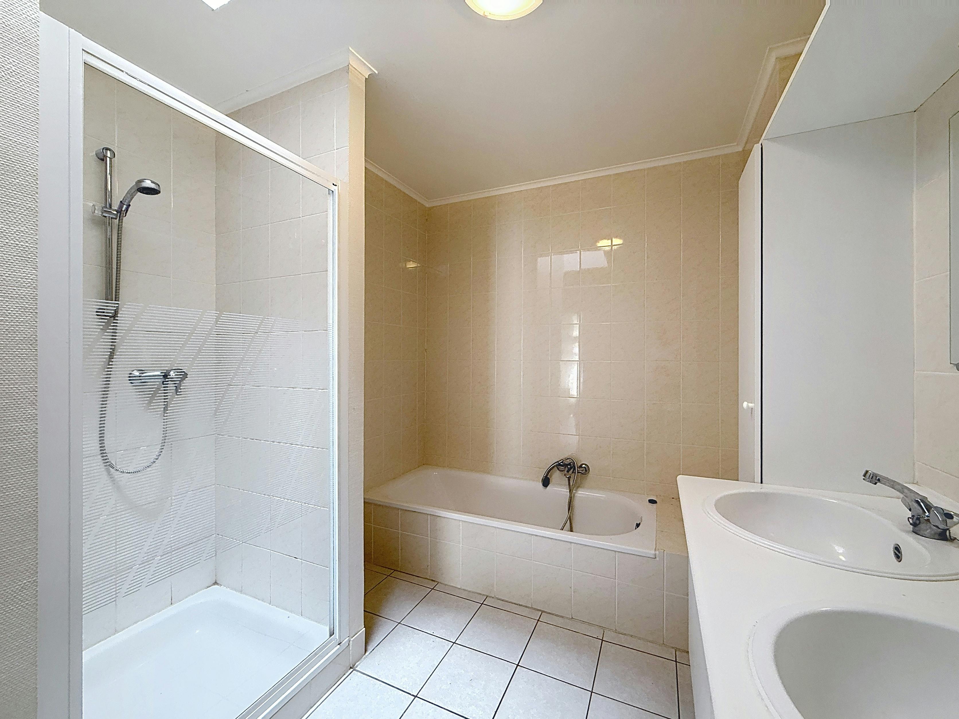 Gelijkvloers appartement met ruime garage in centrum Sint-Idesbald foto 7