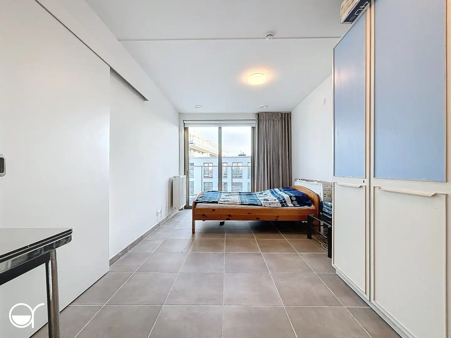 Assistentieflat met één slaapkamer en ruim terras foto 7
