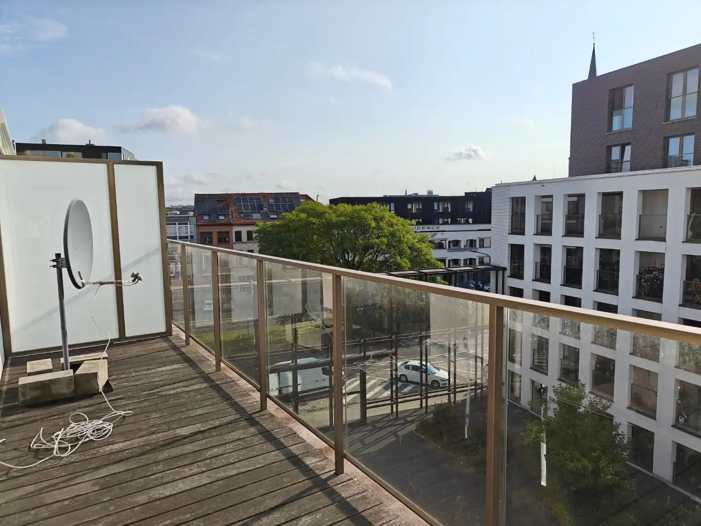 Investeringskans! Mooie service flat met terras nabij Gent centrum foto {{pictureIndex}}