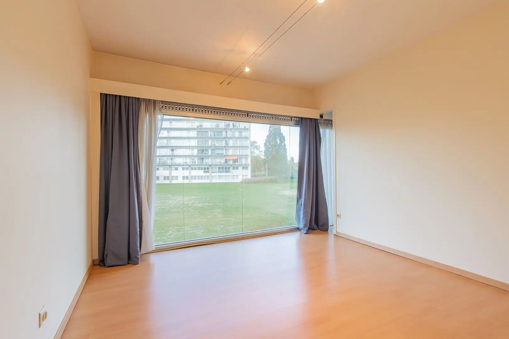 Veelzijdig handelspand met bovenliggend appartement (126m²) in centrum Dendermonde foto 14