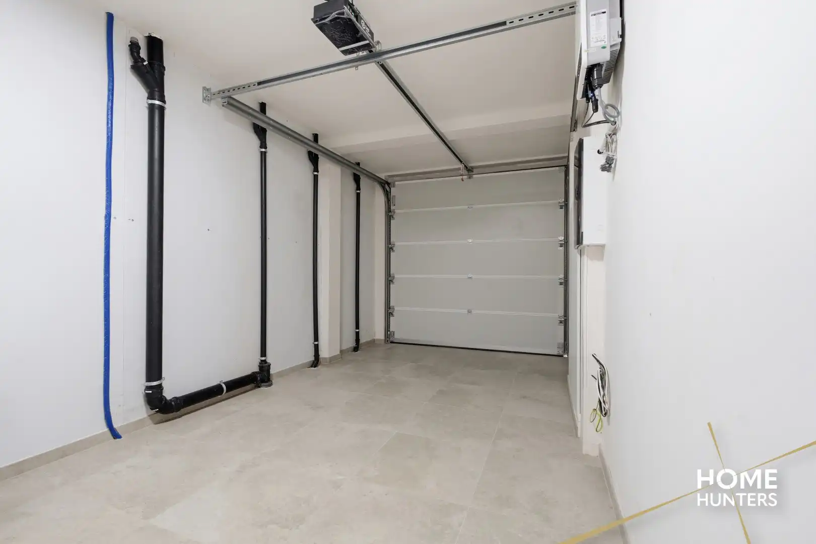 Volledig gerenoveerde woning met 3 slaapkamers, garage, ruime oprit en zonnige tuin in een rustige buurt van Ieper foto 15