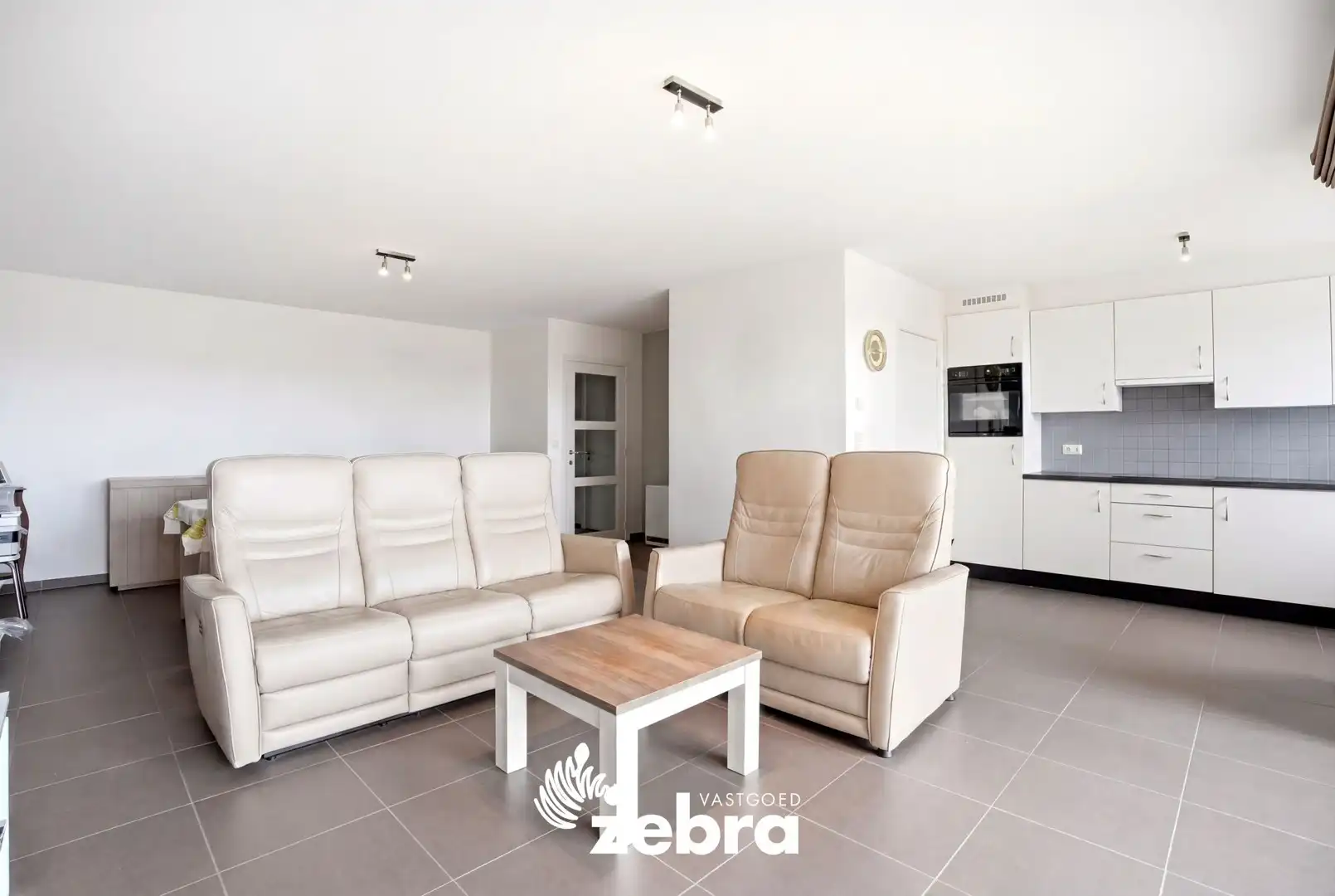 Instapklaar appartement met 2 terrassen nabij centrum Roeselare! foto {{pictureIndex}}