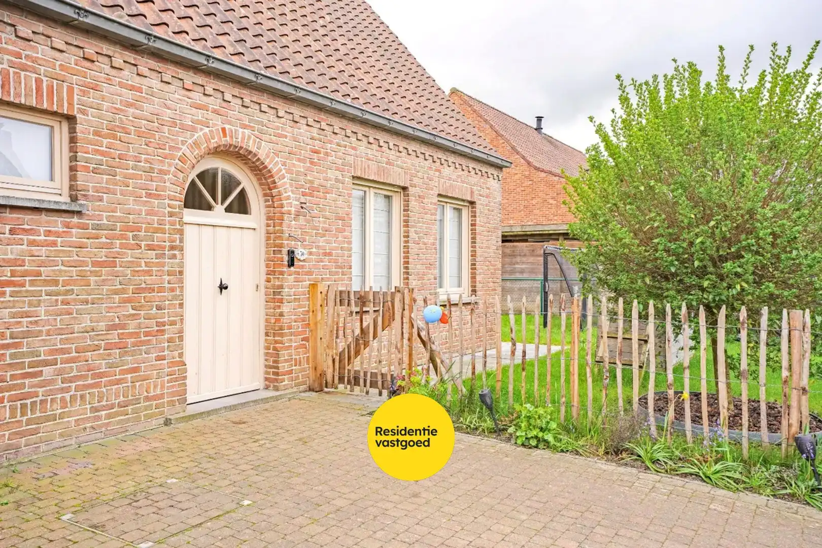 Gerenoveerde alleenstaande woning op 637m² te Veurne! foto 23