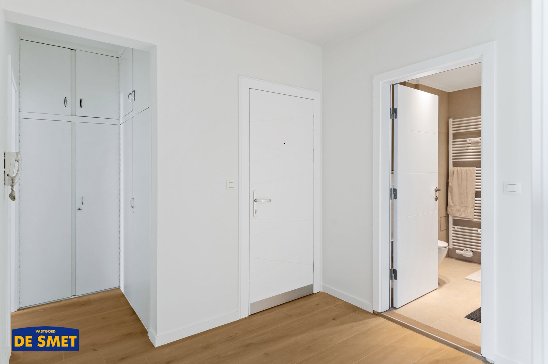 Volledig vernieuwd appartement met terras pal in het centrum foto 10