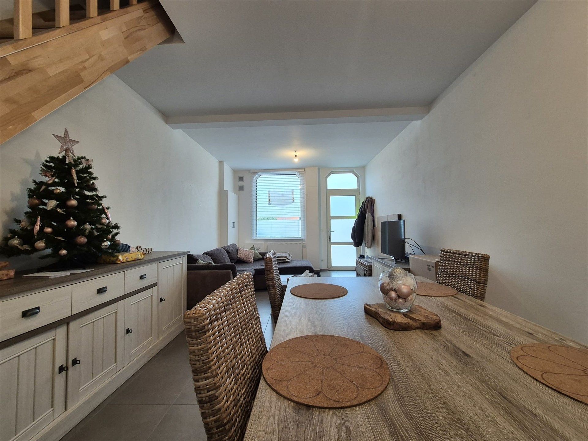 Gerenoveerde knusse rijwoning met tuin.  foto 4