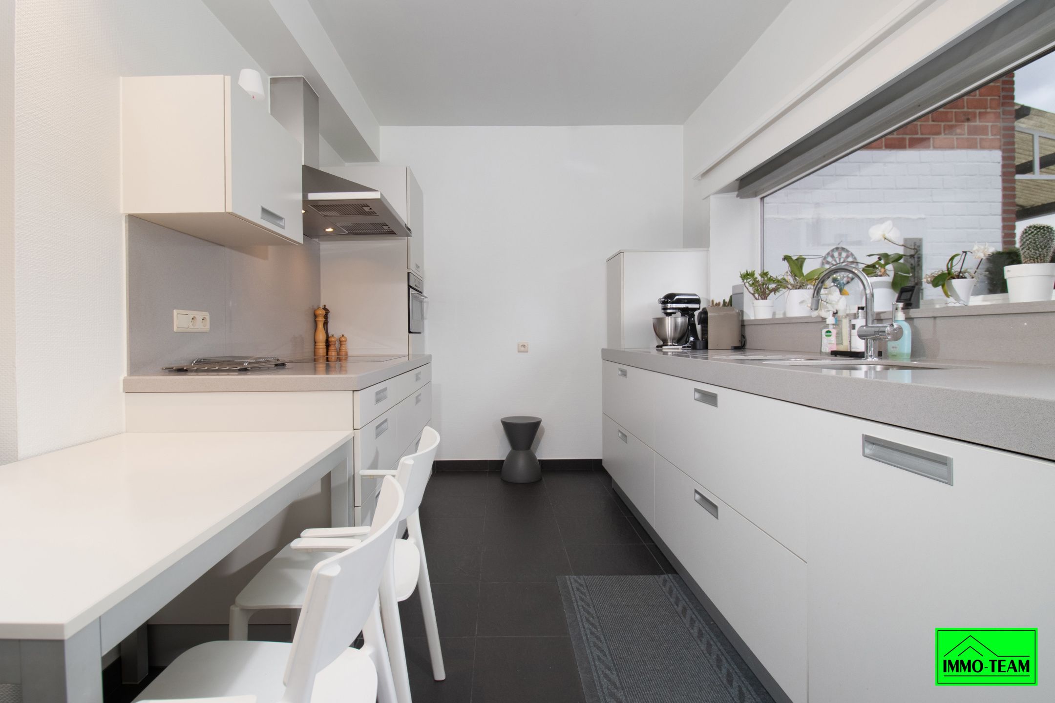 Ruime gezinswoning met tuin en garage in Denderleeuw foto 6