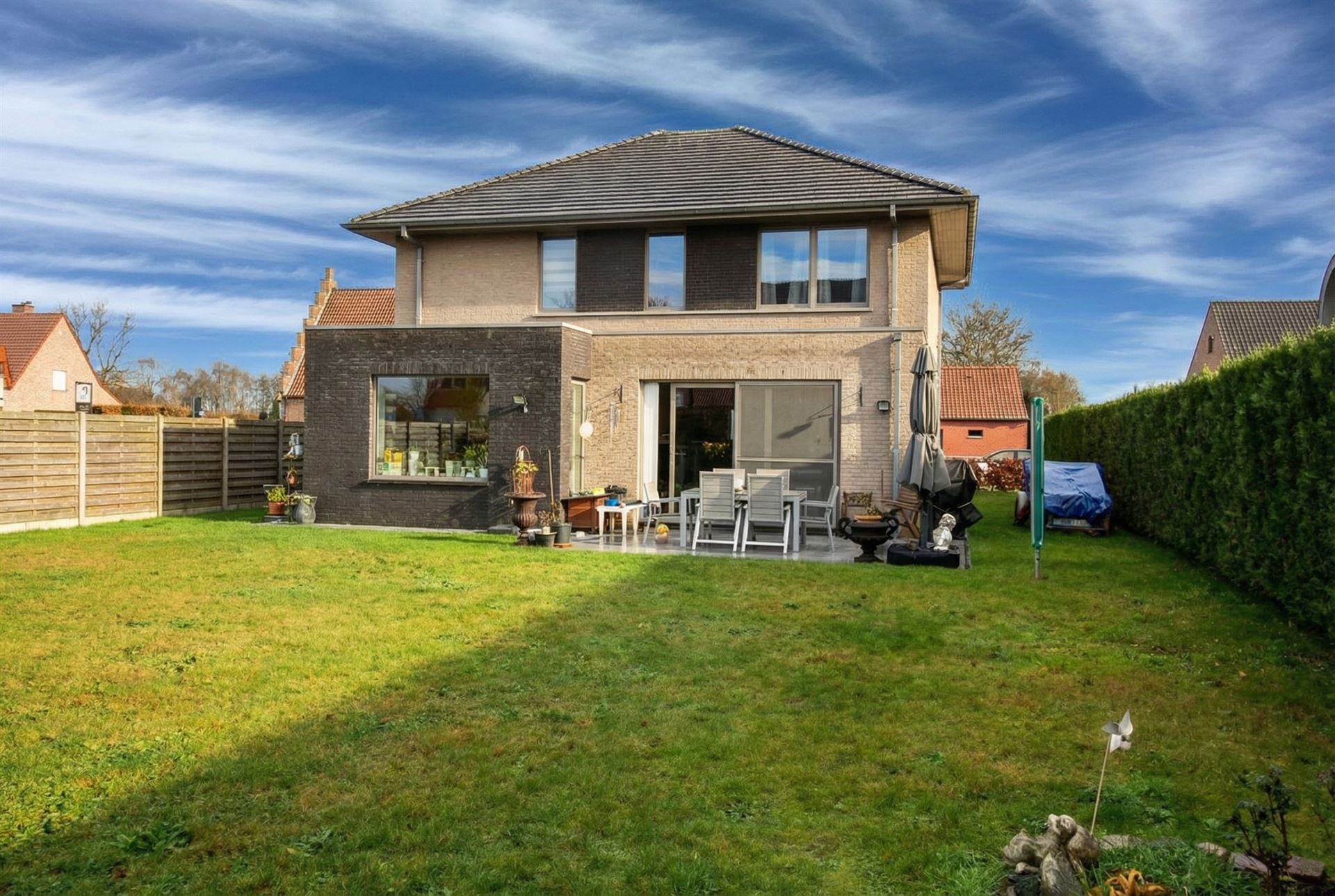 Vrijstaande woning met tuin, alle comfort, 3 slpks. foto 3