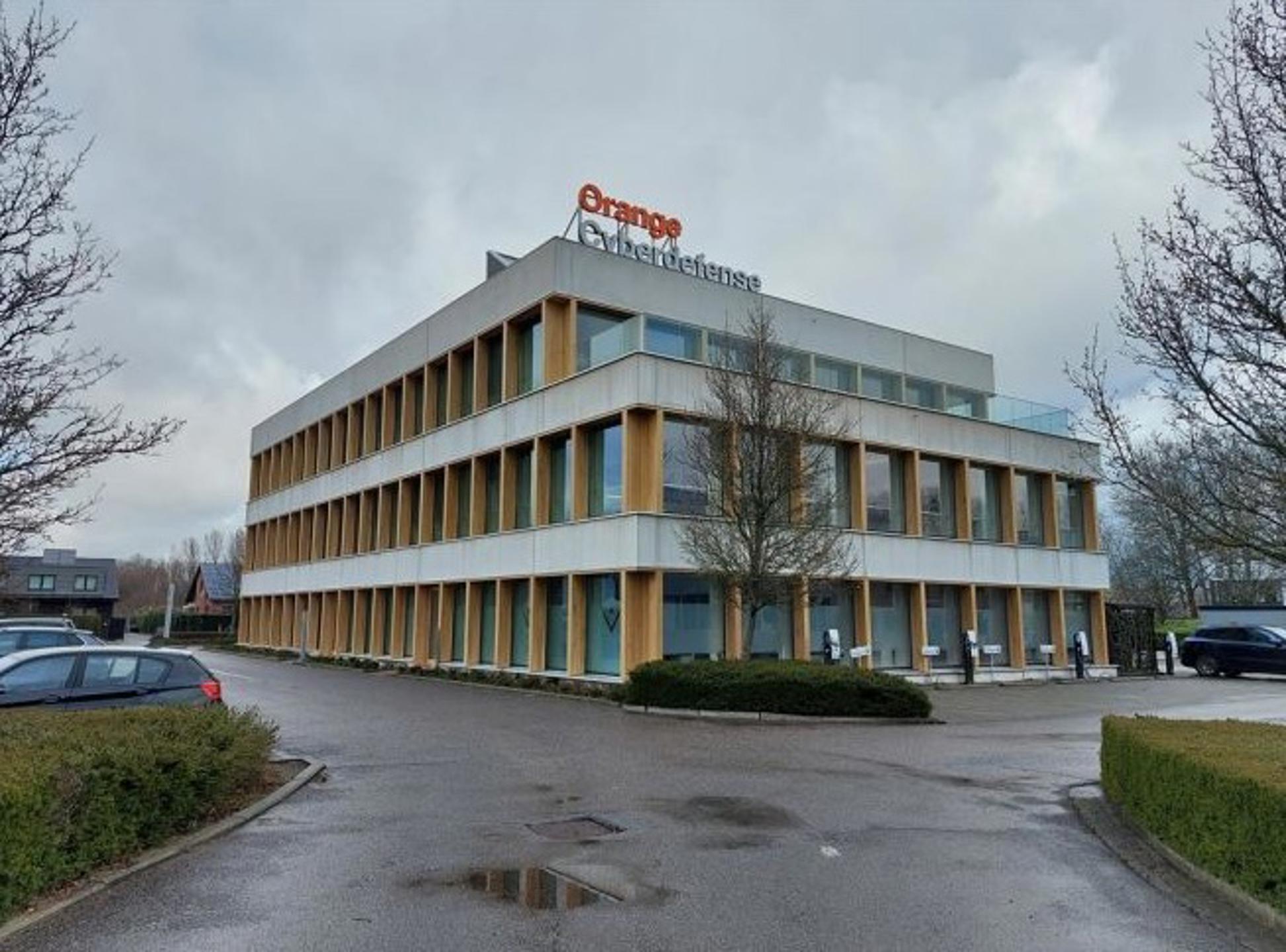 Kantoren te huur 1ste verdieping foto {{pictureIndex}}