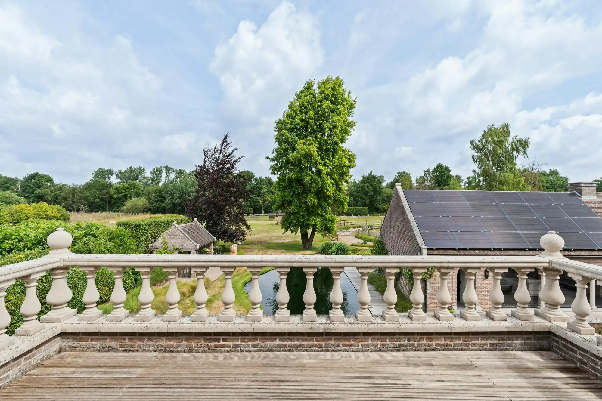 Villa met praktijkruimte en weilanden te koop in Geel foto 27