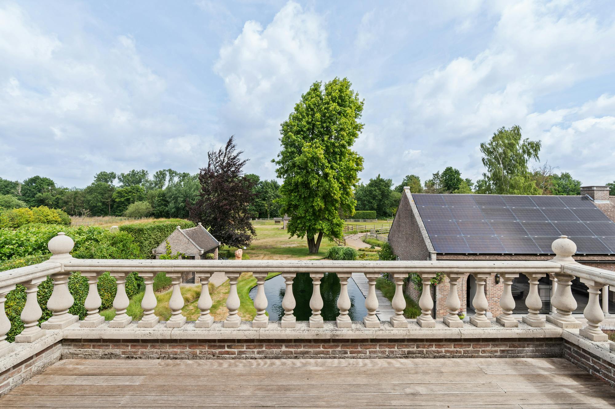 Villa met praktijkruimte en weilanden te koop in Geel foto 27