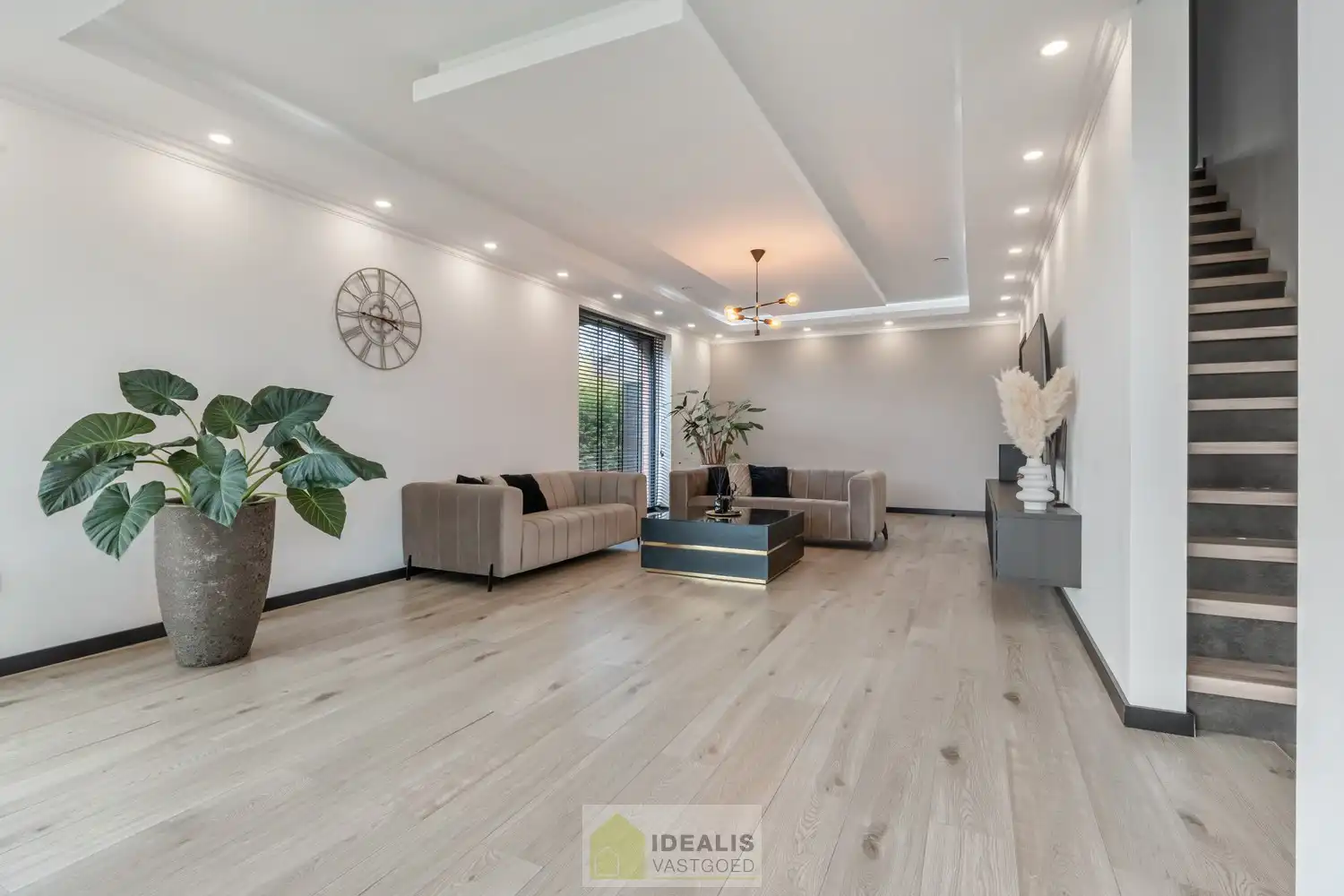 EEN BIJZONDER RIANTE WONING VAN MAAR LIEFST 302M² WOONOPPERVLAKTE OP EEN KNAP PERCEEL VAN 5A 90CA. foto 22