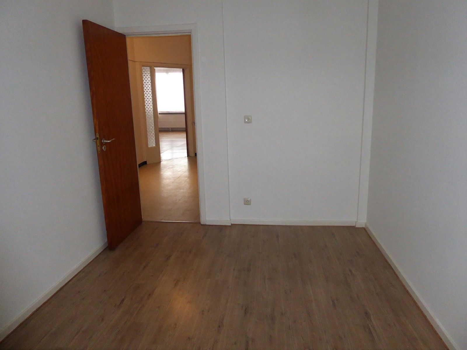 Aangenaam tweeslaapkamerappartement met garage foto 11