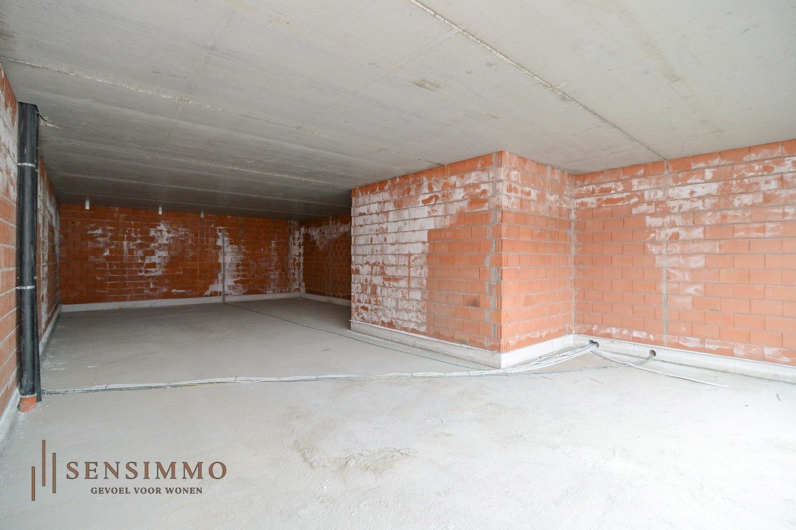  Nieuwbouw casco handelspand met twee private autostaanplaatsen foto 4