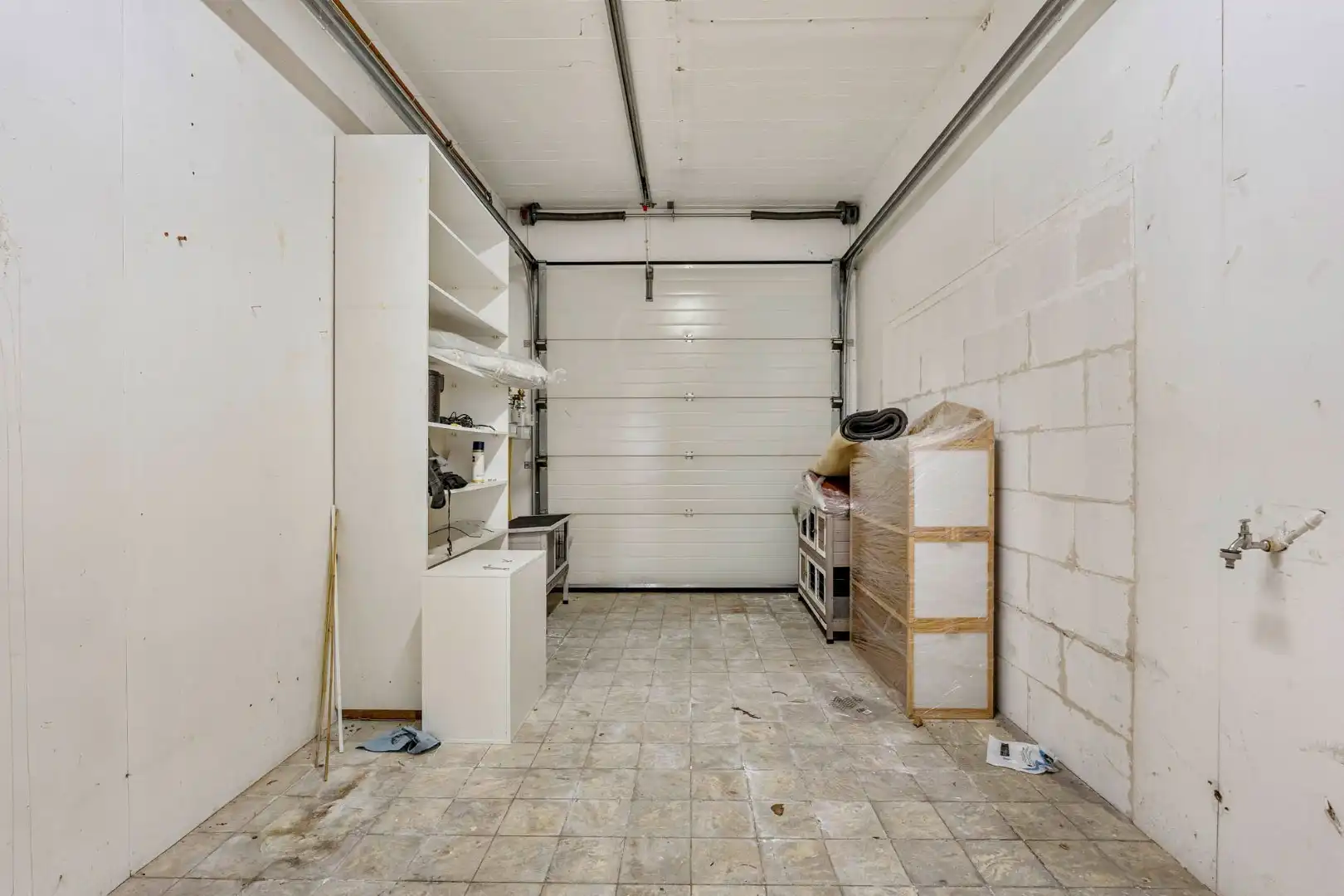 Comfortabel, zeer ruim appartement met 4 slaapkamers, terras en garage in het centrum van Neeroeteren!  foto 37