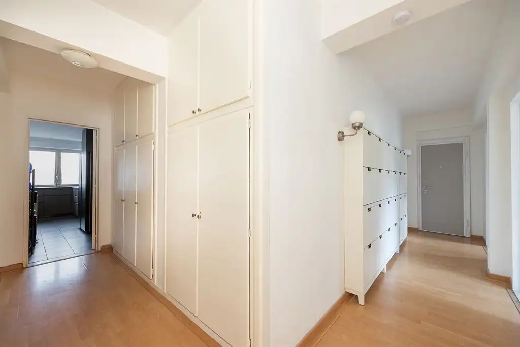 Ruim 3 slpk appartement met terras en garagebox foto 7