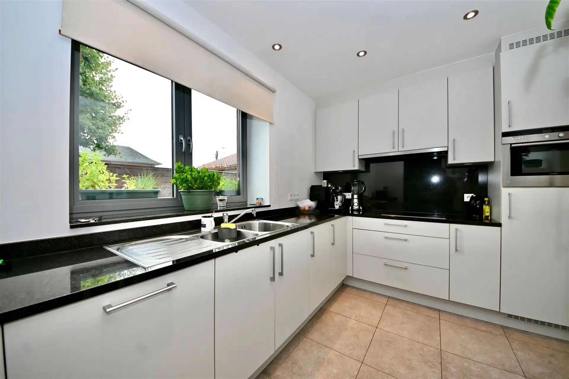 Woning met 4 slaapkamers en garage.  foto 5