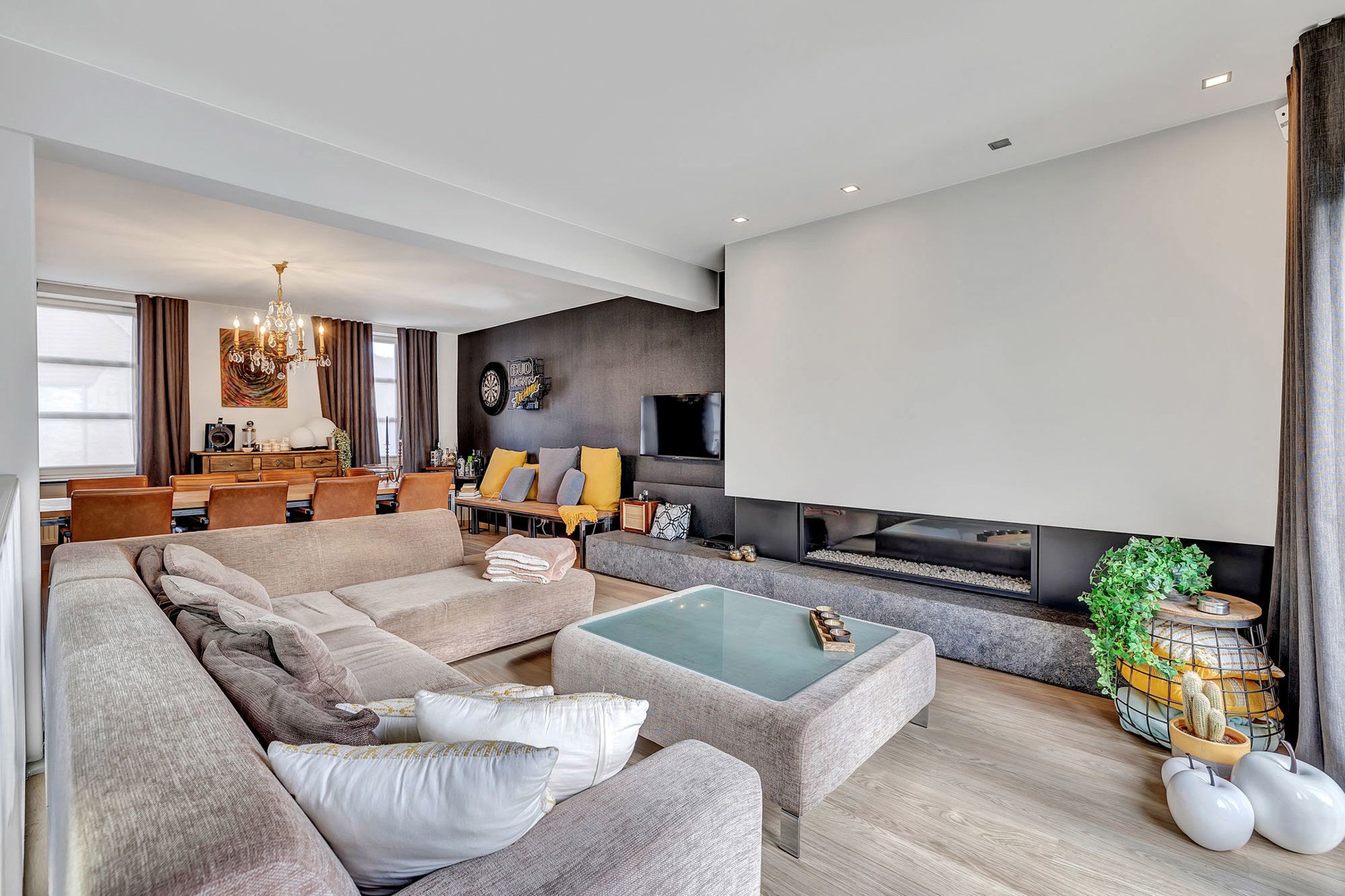 Unieke woning met oplsagplaats foto 3