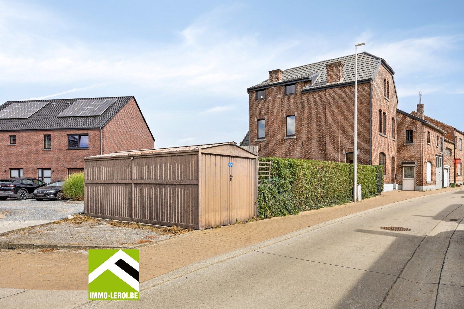 Woning met veel woonoppervlakte, zolder, garage en tuin te Tongeren-Lauw foto 2