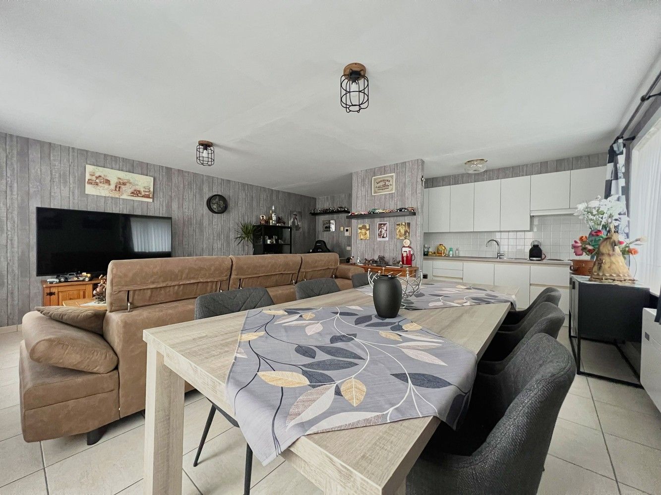 Instapklaar appartement (2 slpks) + apart bijgebouw! foto 3