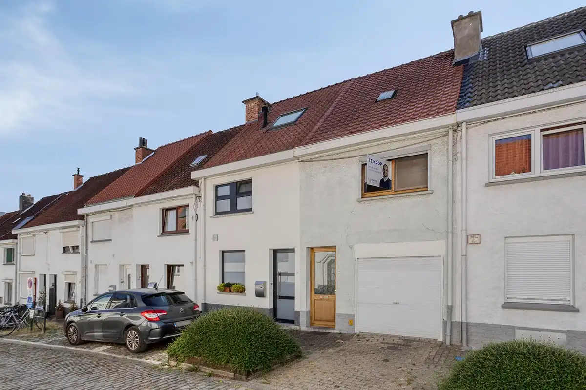 Hoofdfoto van de publicatie: Gezellige woning met 3 slaapkamers, kelder, veranda en garage in Leuven! - EPC 598 kWh/m² - bewoonbare opp. 116 m²