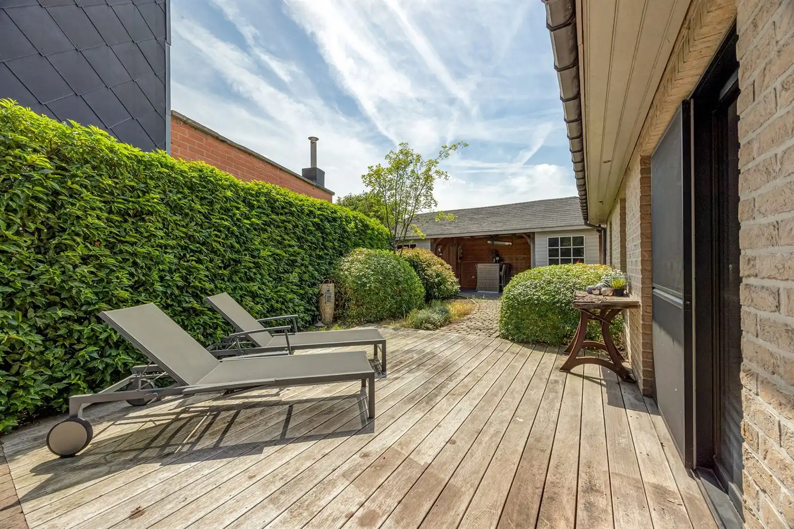 Stijlvol gerenoveerd wonen met prachtige zwemvijver foto 21