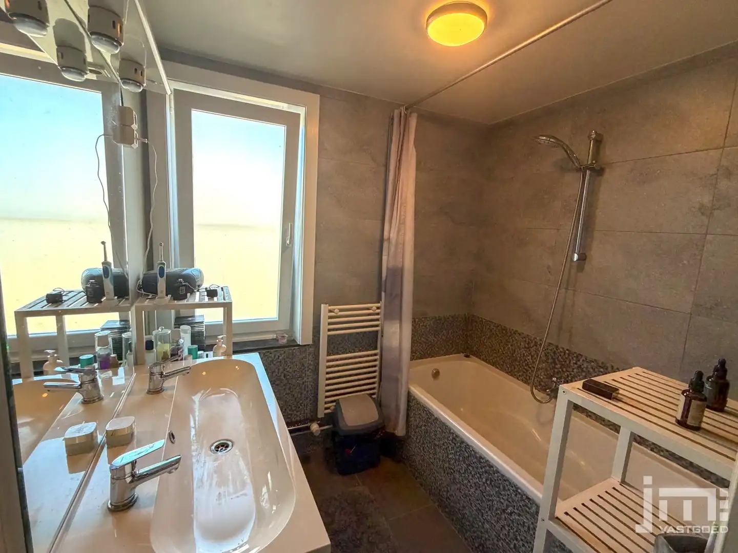 Rustig gelegen, instapklare gezinswoning met 3 slaapkamers en mooie tuin foto 10