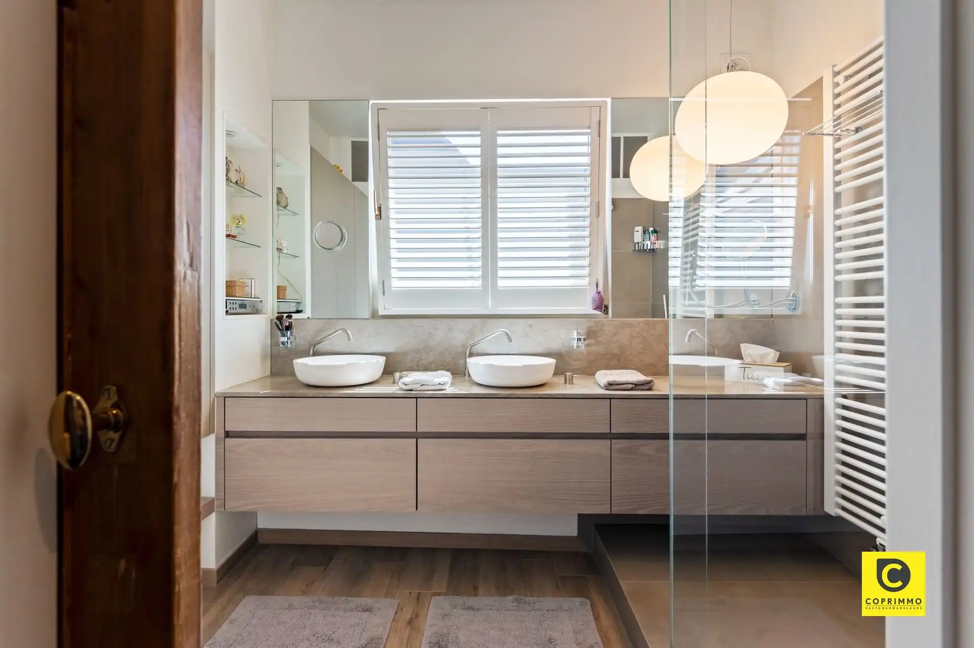 Karaktervolle woning te koop in hartje Edegem foto 21