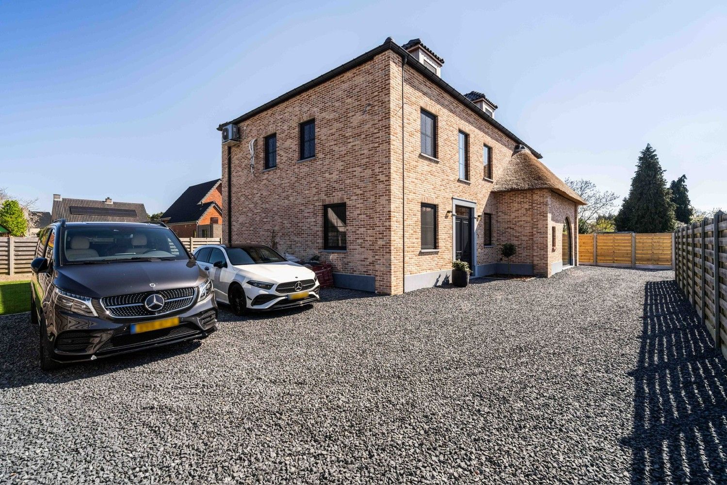 Prachtig luxueuze villa met hoogwaardige materialen in een doodlopende straat te Achel foto 45