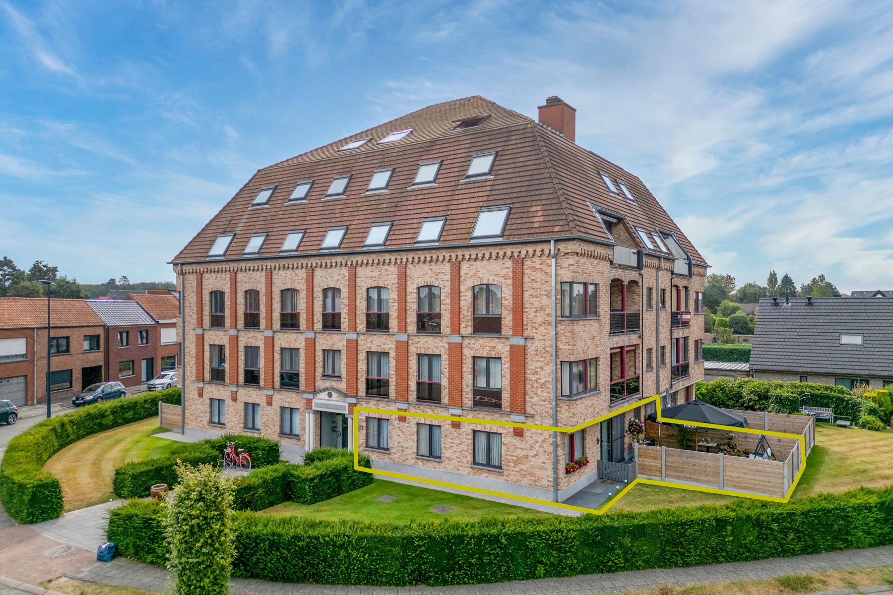 Gelijkvloers appartement met terras/ondergrondse staanplaats foto 12