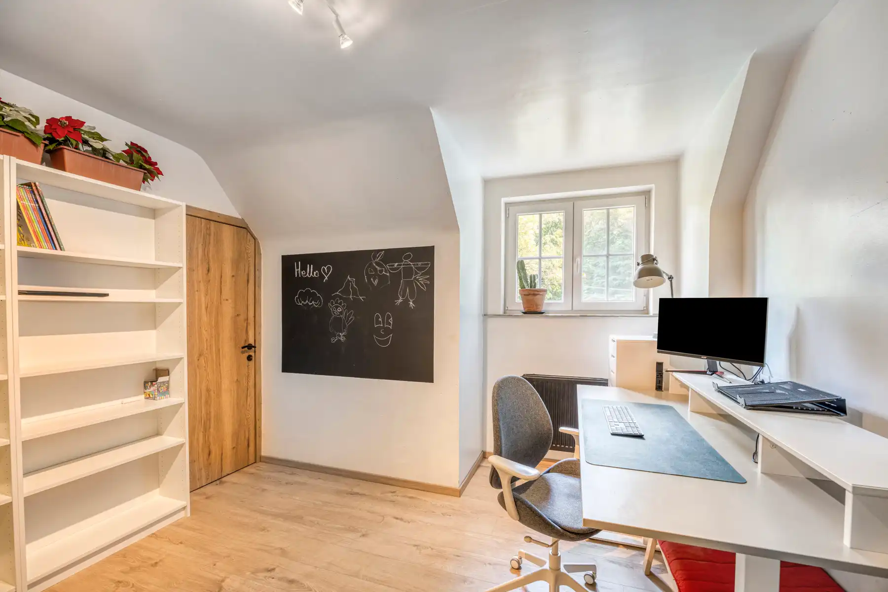 Zeer ruime gerenoveerde woning (± 398 m²) op een perceel van ± 60 are in het prestigieuze Bois de Strihoux foto 21