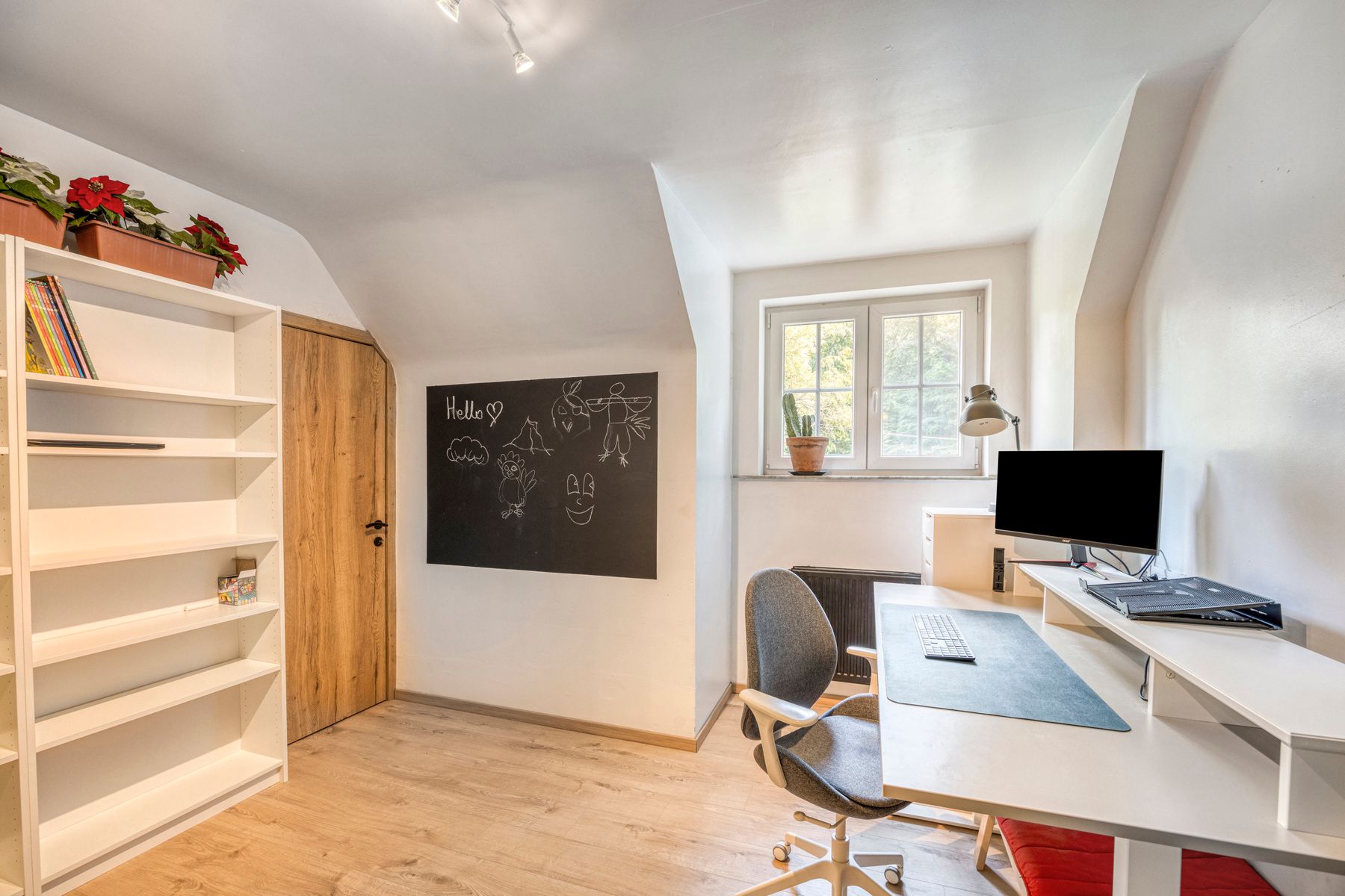 Zeer ruime gerenoveerde woning (± 398 m²) op een perceel van ± 60 are in het prestigieuze Bois de Strihoux foto 21