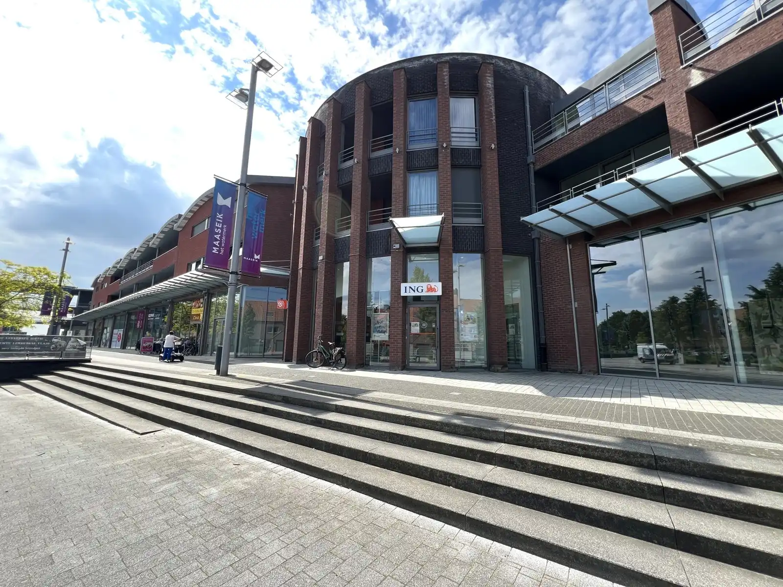 Commerciële ruimte te huur foto {{pictureIndex}}