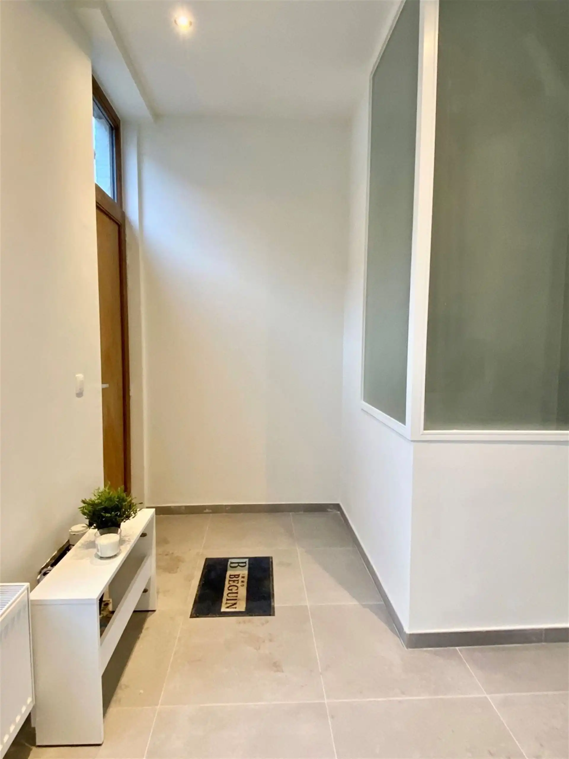 Ruime pal in het centrum gelegen woning met 4 slk, tuin en zonnepanelen! foto 8