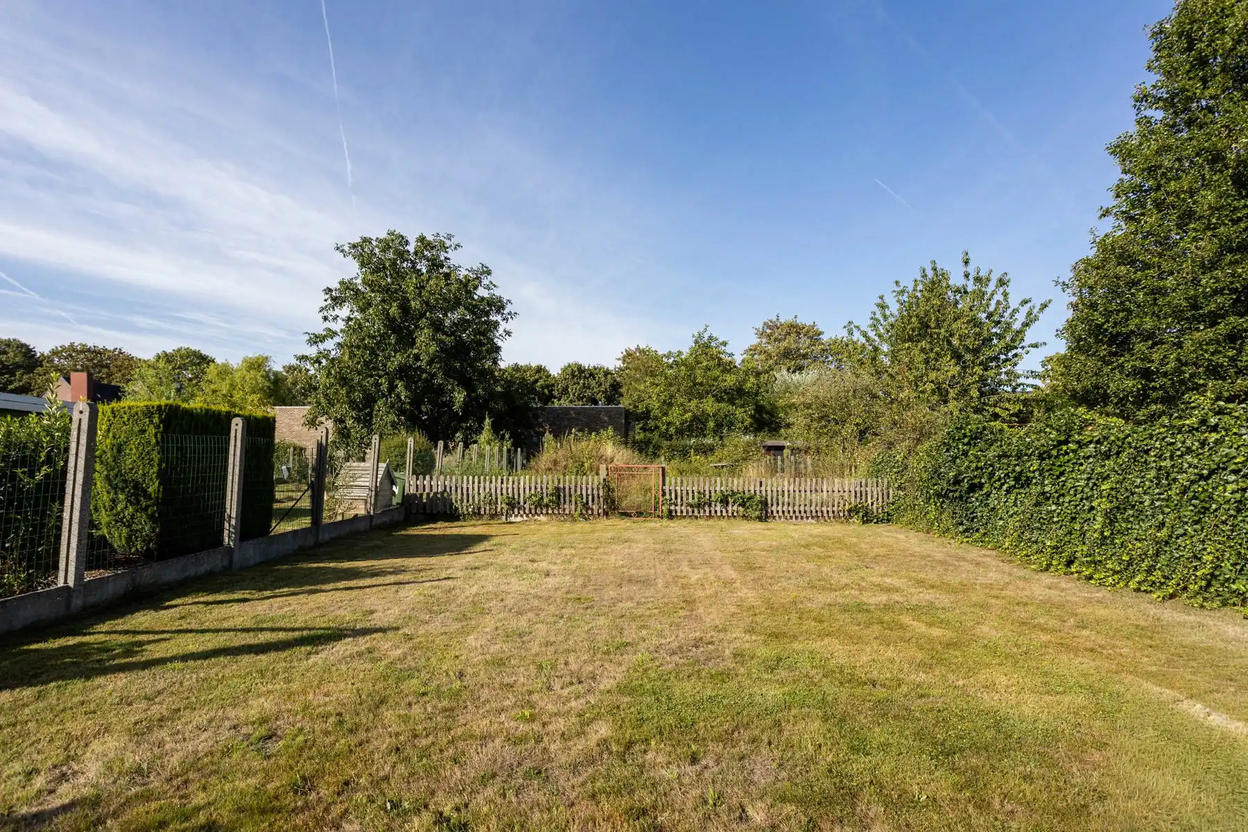 Instapklare woning met 3 slaapkamers en zwembad! foto 36