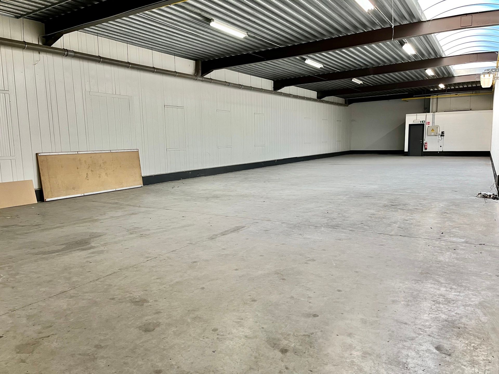 Magazijn te huur foto 4