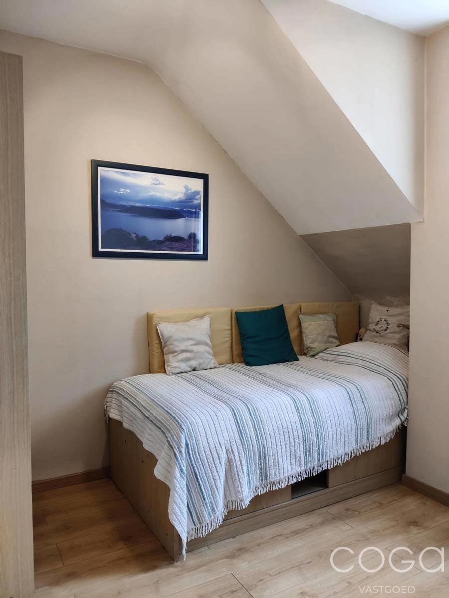 Woning met 4 slaapkamers, garage en tuin foto 15