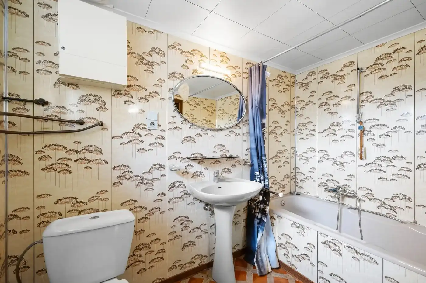 Charmante renovatiewoning met grote tuin en garage op royaal perceel foto 11
