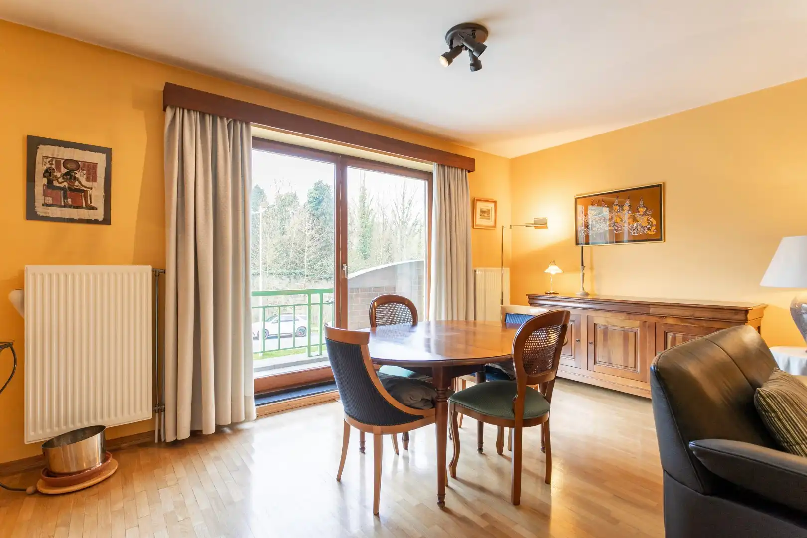 Instapklaar appartement met 2 slaapkamers, 2 balkons en autostaanplaats foto 2