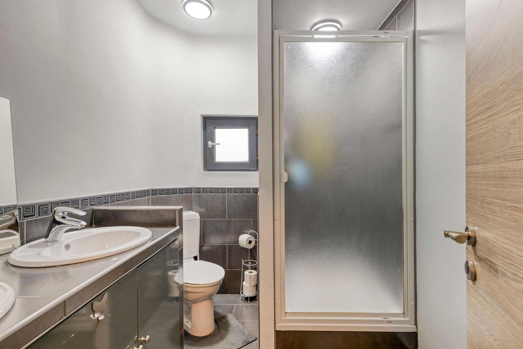 HOB met 4 slaapkamers, oprit en klein tuintje foto 13