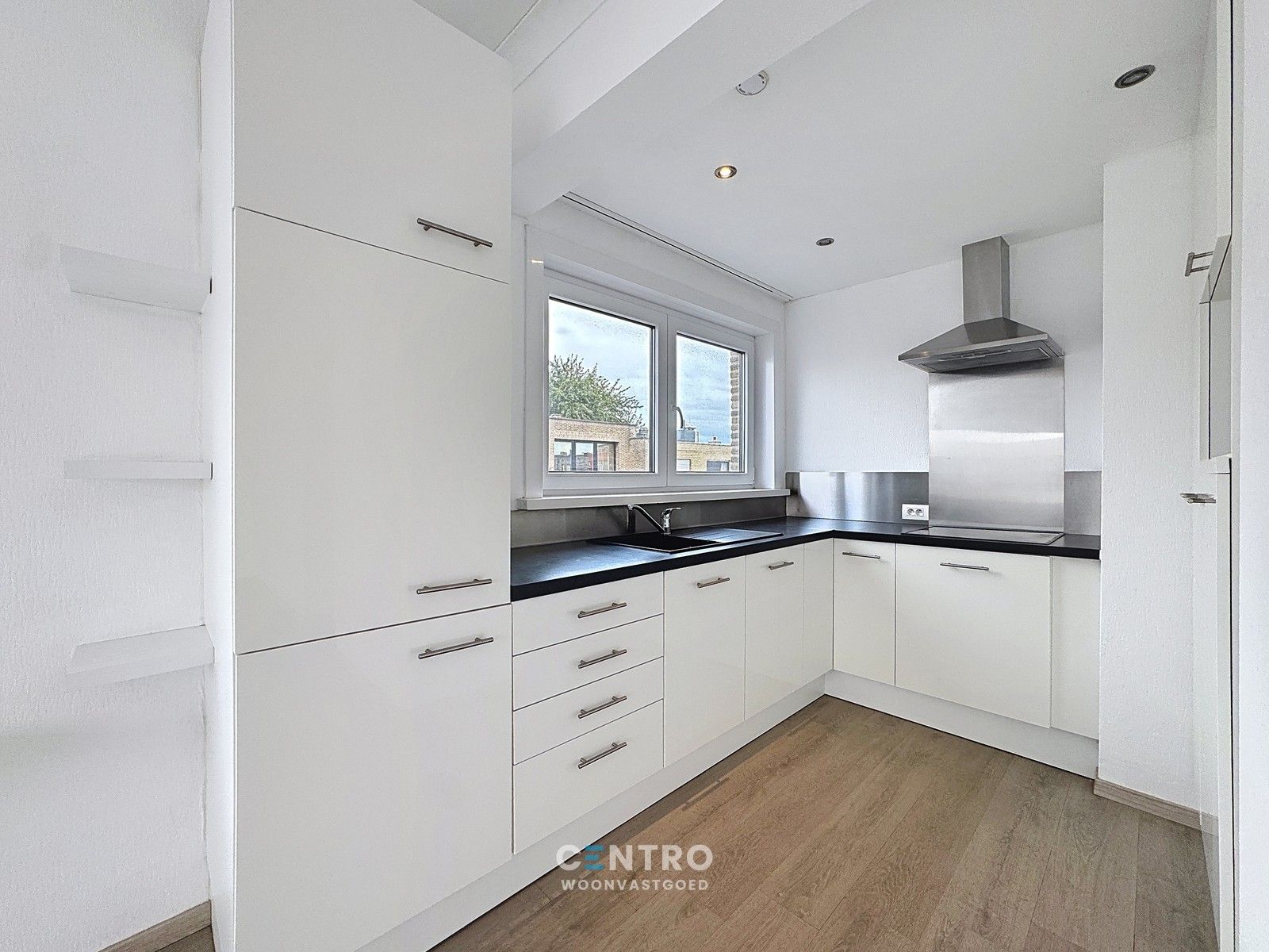 LICHTRIJK appartement op leuke ligging te Blankenberge! foto 5