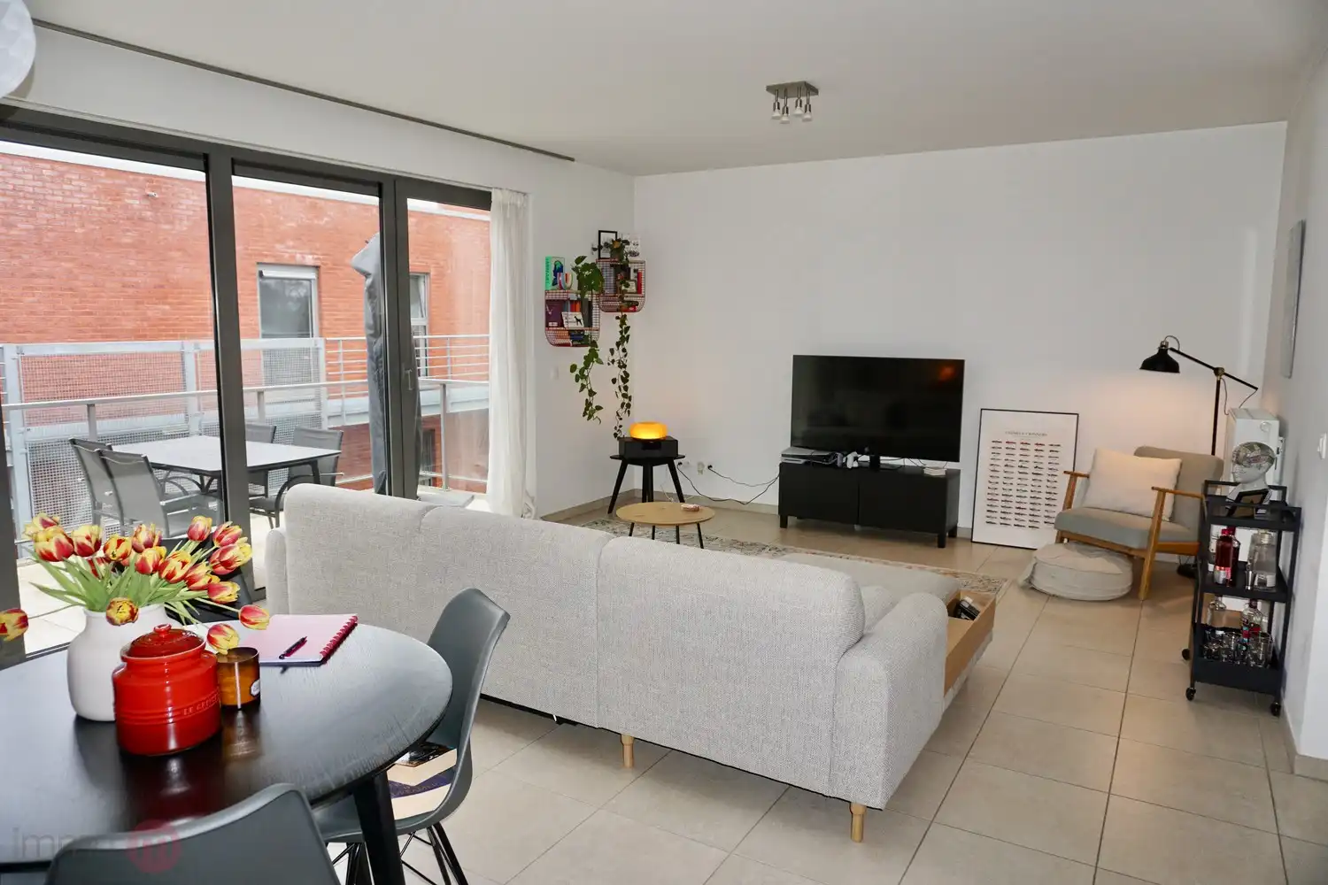 Recent appartement met 2 slaapk, terras en autostaanplaats. foto 4