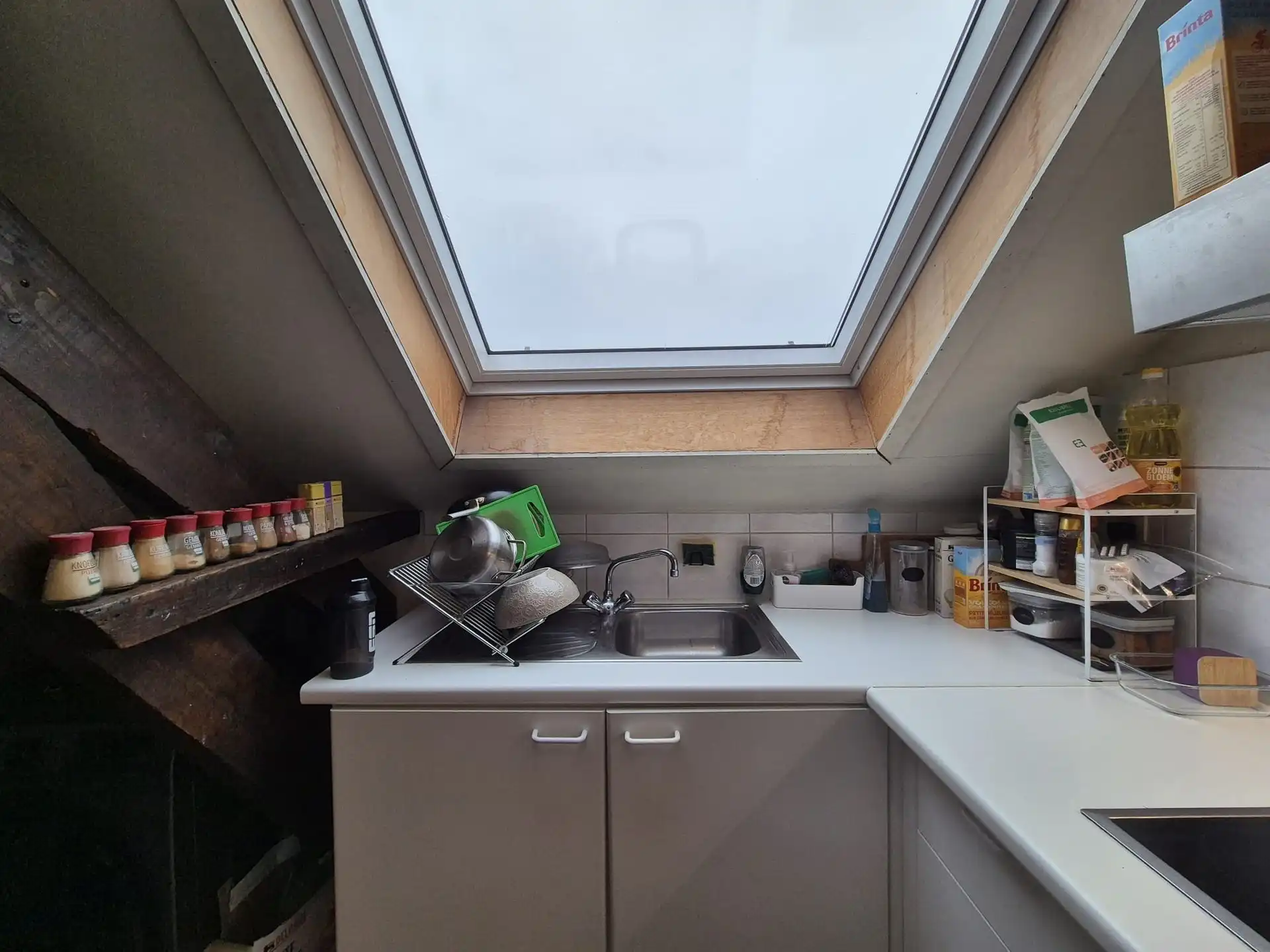 Gunstig gelegen dakappartement aan station.  foto 10