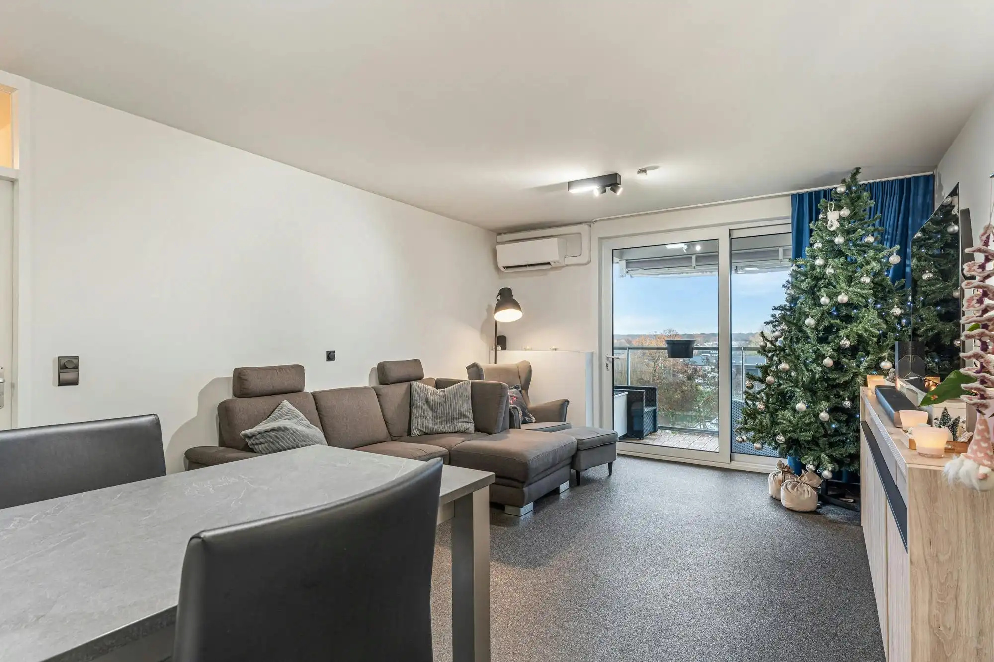 Instapklaar penthouse met 2 slaapkamers en autostandplaats in Hasselt foto 4