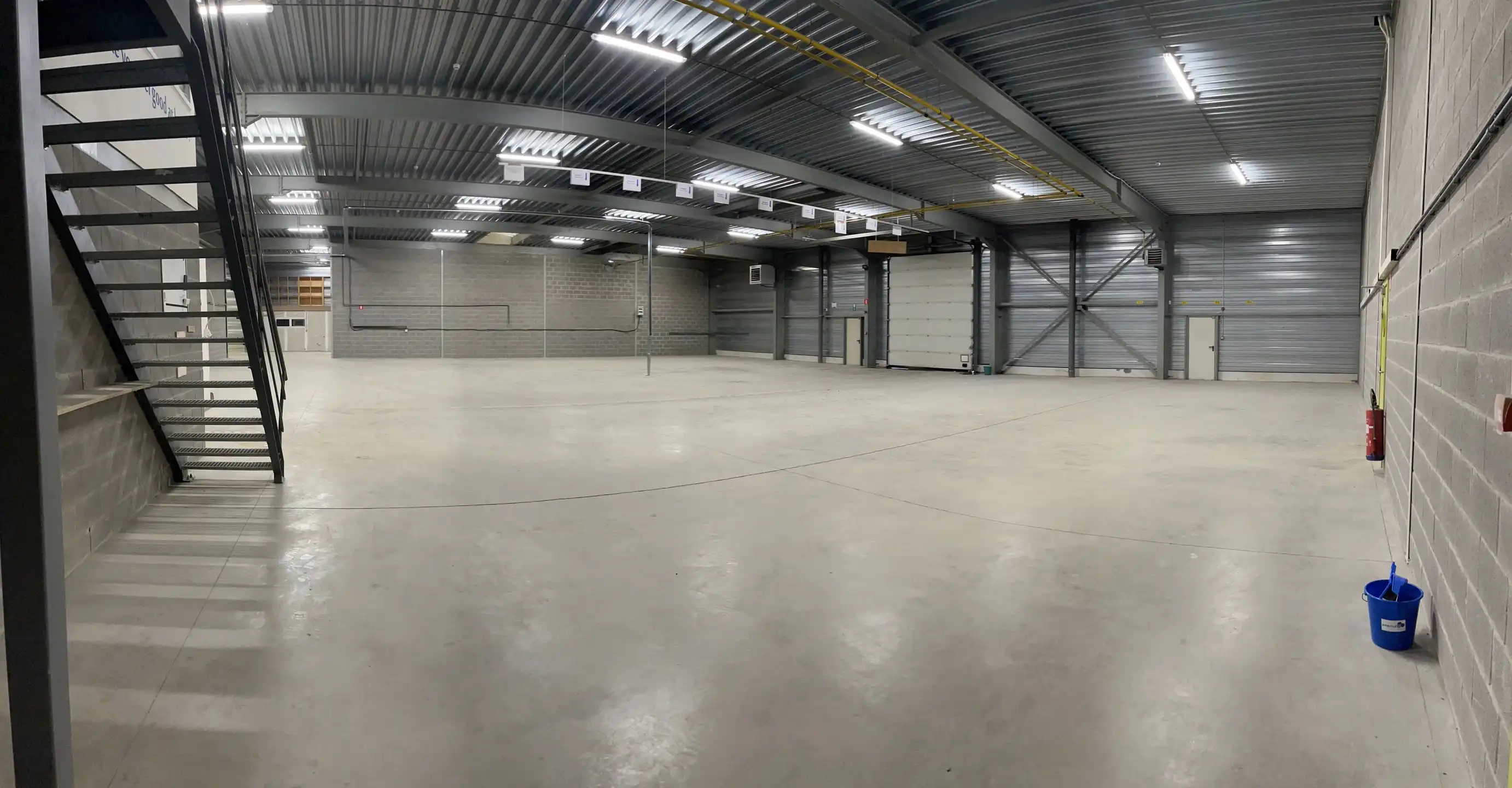 Magazijnen  vanaf 300m² tot 750m² te huur foto 6