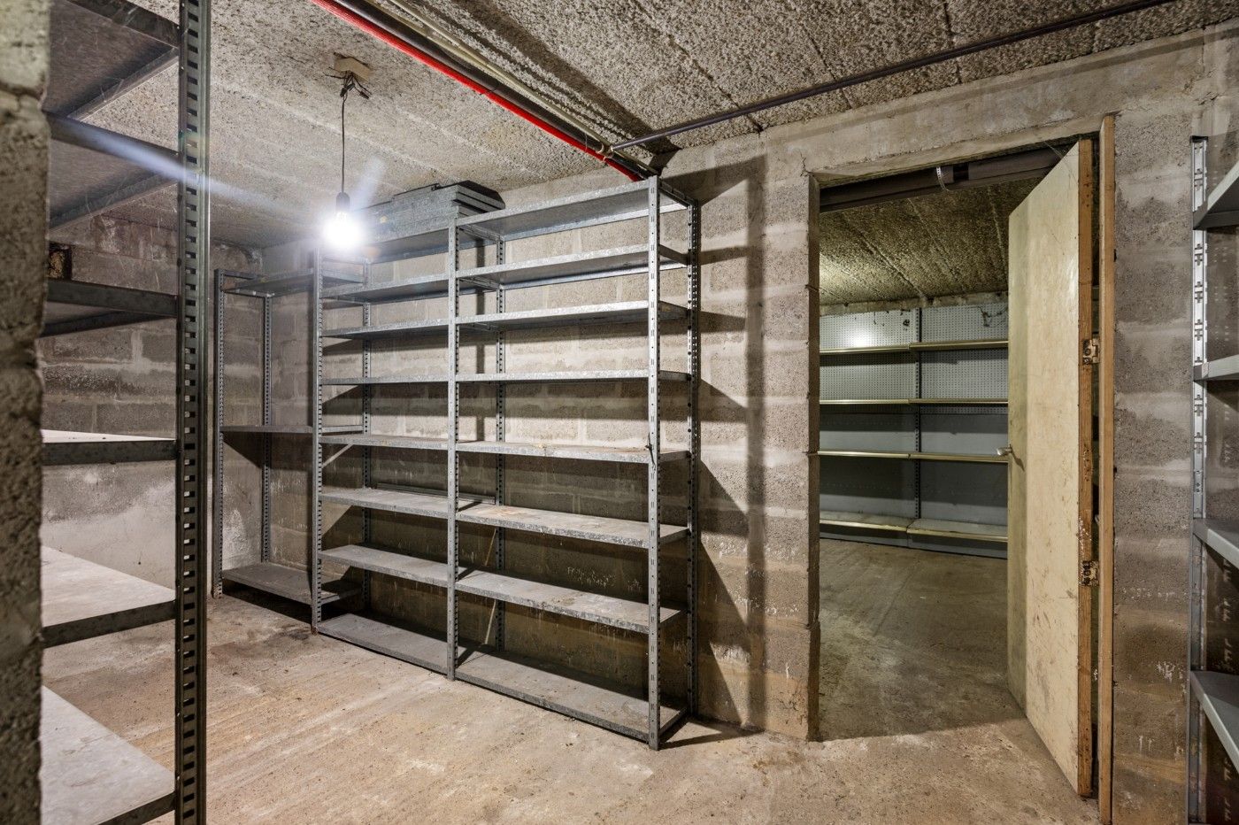 Vrijstaande laagbouwwoning met 2 slpk., tuin en garage foto 25