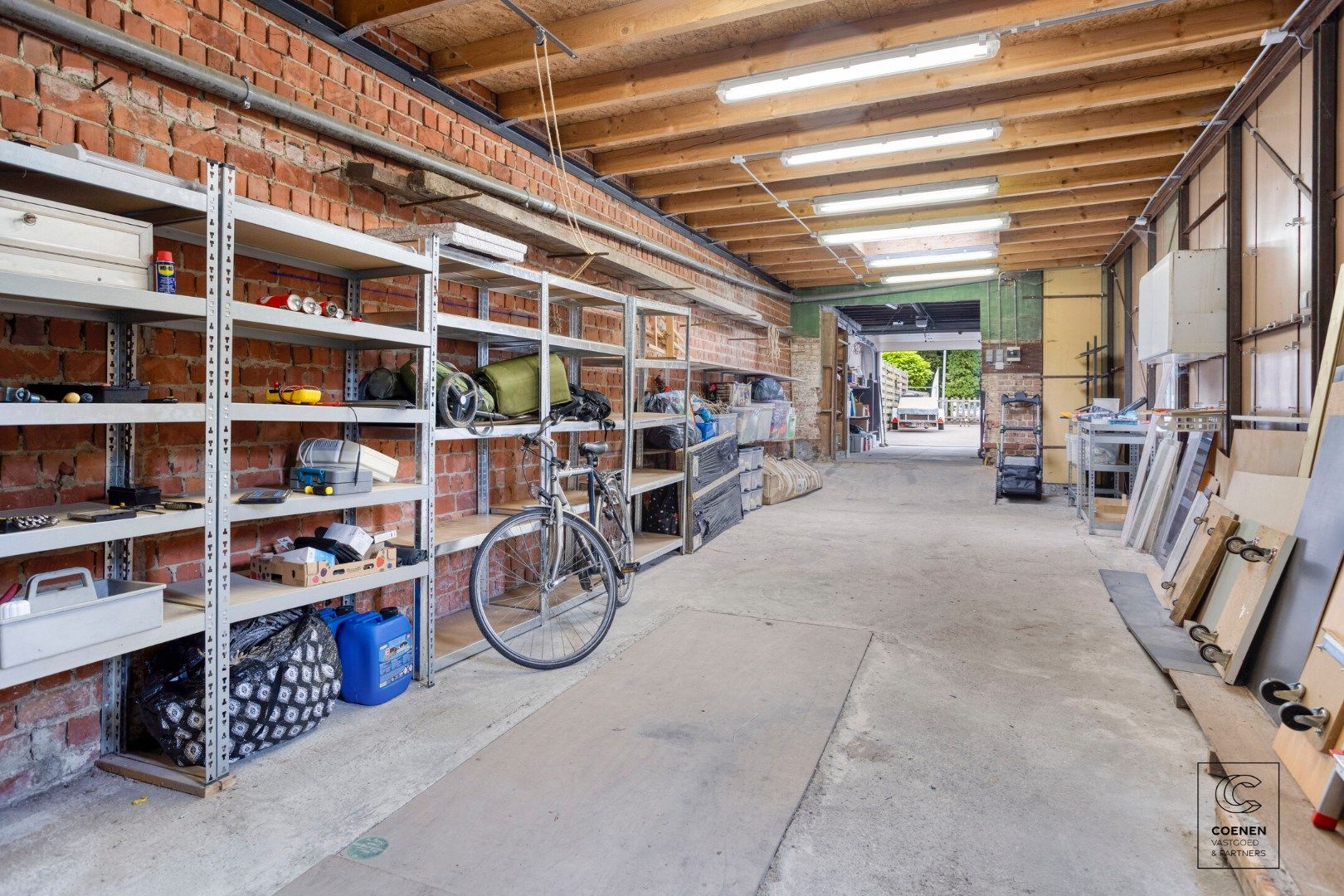 Instapklare woning met 2 slpk, ruime garage en zonnige tuin op TOPlocatie te Wommelgem!  foto 35