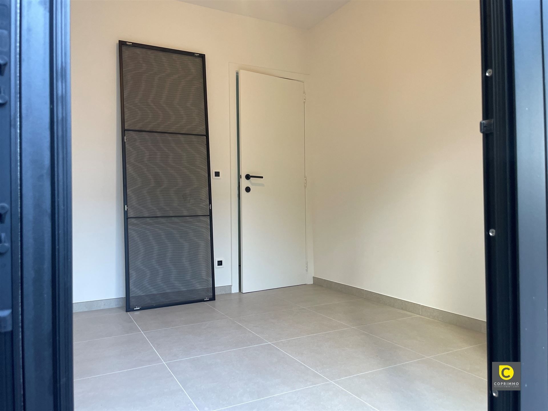 Gelijkvloers app. 2 slk, tuin en P  foto 8