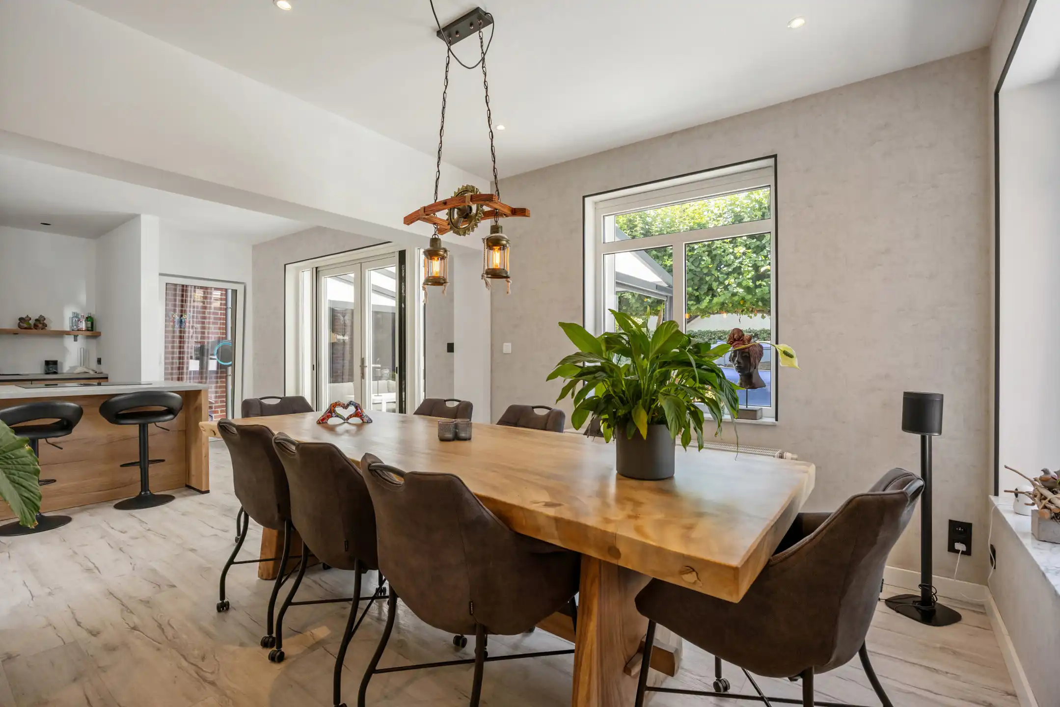 Gerenoveerde gezinswoning + werkplaats / garage foto 7